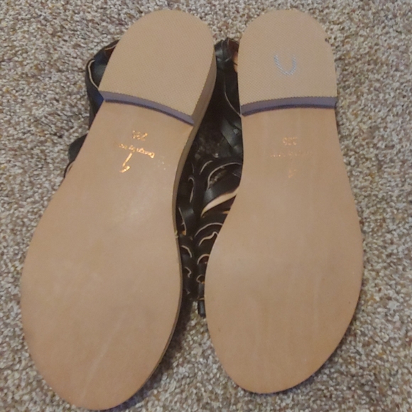 Beach BNWOT sophia sandals - Picture 2 of 2